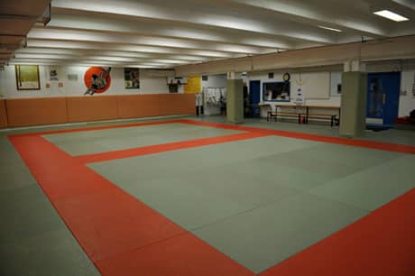 Intérieur d'un dojo.