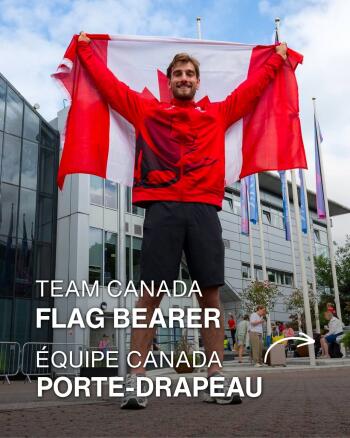 Julien Frascadore en porte drapeau de la délégation canadienne à Glasgow