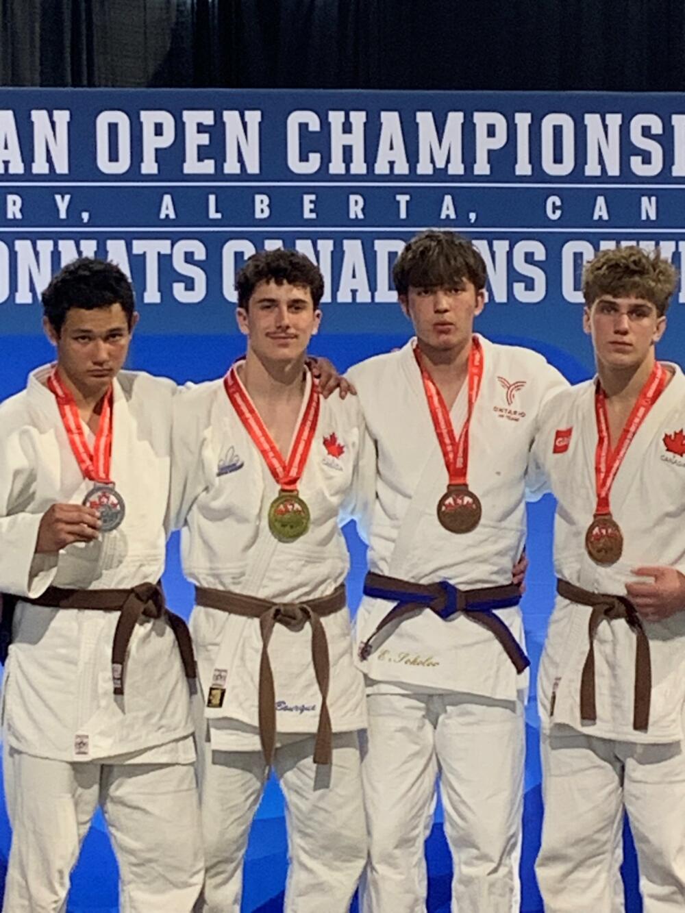 Jour 2: 6 athlètes U18 couronnés d'or et une équipe de vétérans qui se démarque