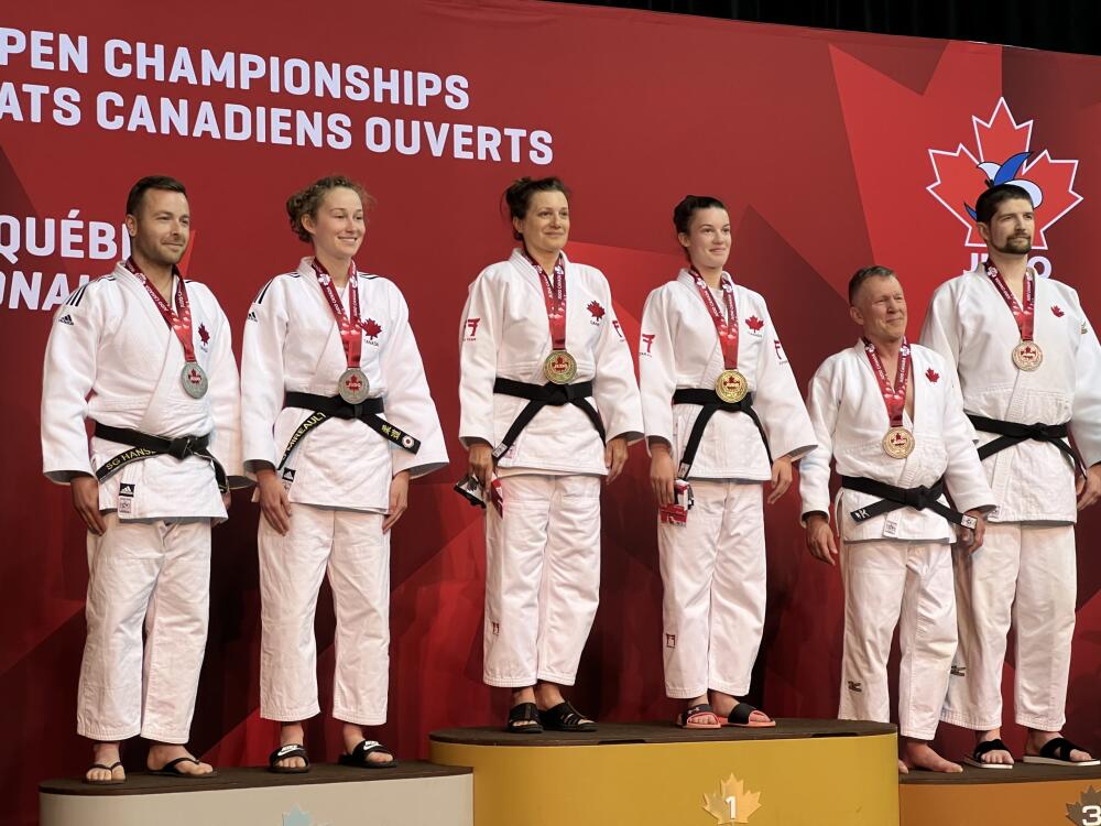 UNE MÉDAILLE D’OR FAMILIALE POUR ENTAMER LA COMPÉTITION