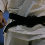 Judoka ayant une ceinture noire.